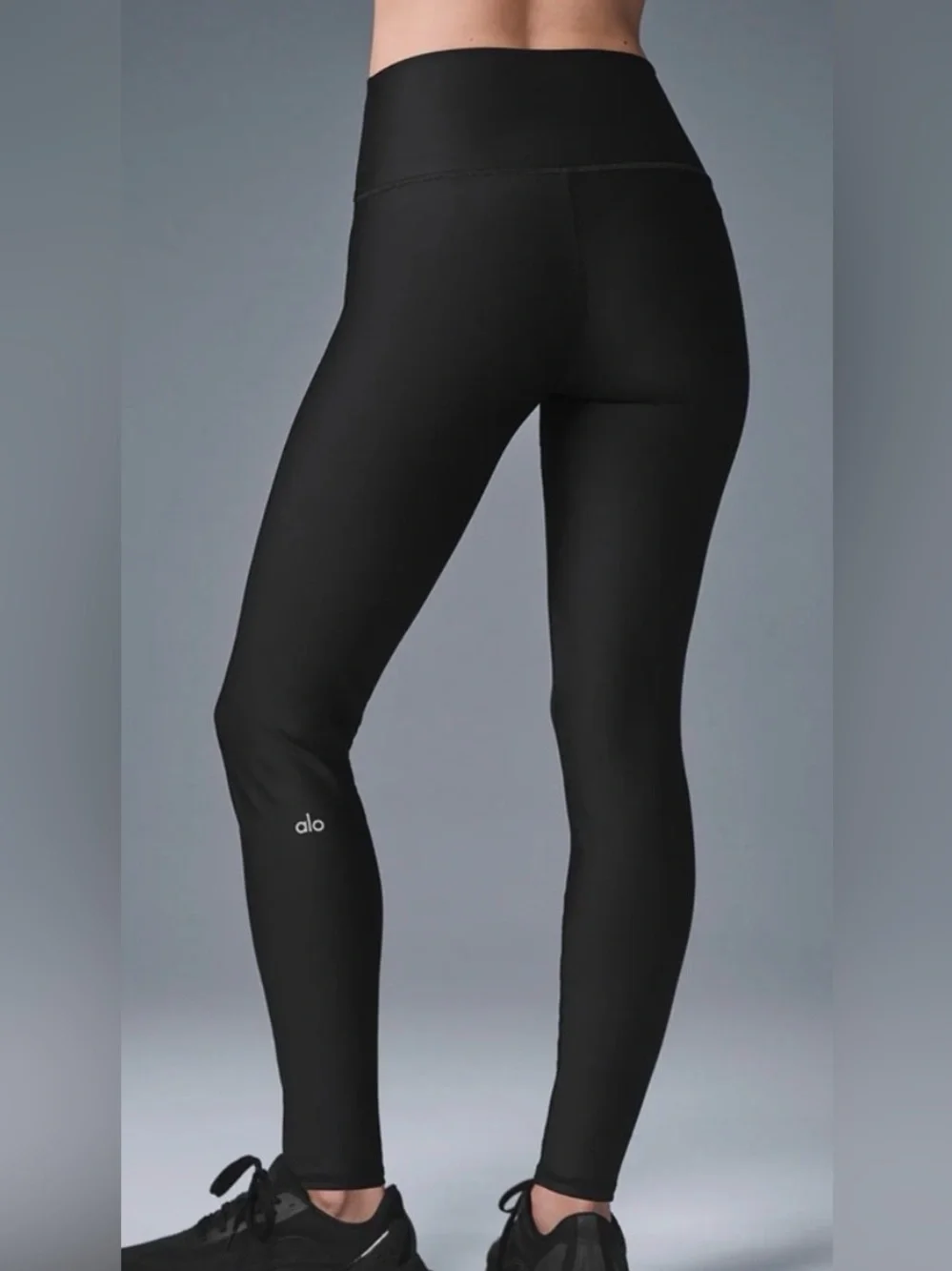 ALO High-Waist Airlift Legging in Black. Size Small